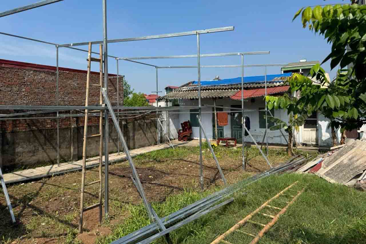 Cong trinh vi pham tren dat nong nghiep tai to dan pho 2 phuong Phu Lam da phai thao do ngay trong ngay 2.5. Anh: UBND phuong Phu Lam 