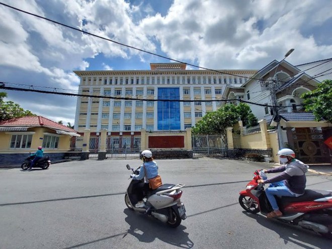 TPHCM sẽ chuyển trụ sở dôi dư thành trường học, bệnh viện