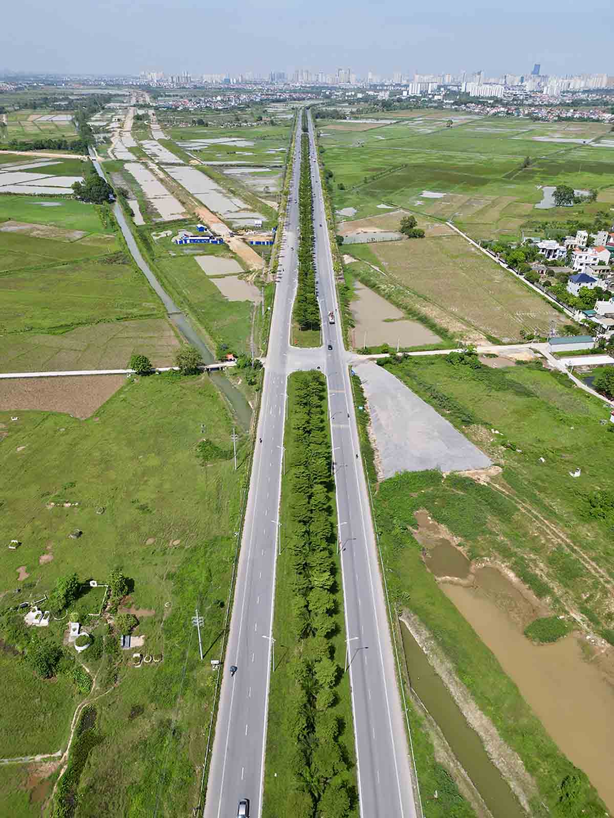 Duong truc phia Nam doan qua huyen Thanh Oai (Ha Noi). Anh: Huu Chanh