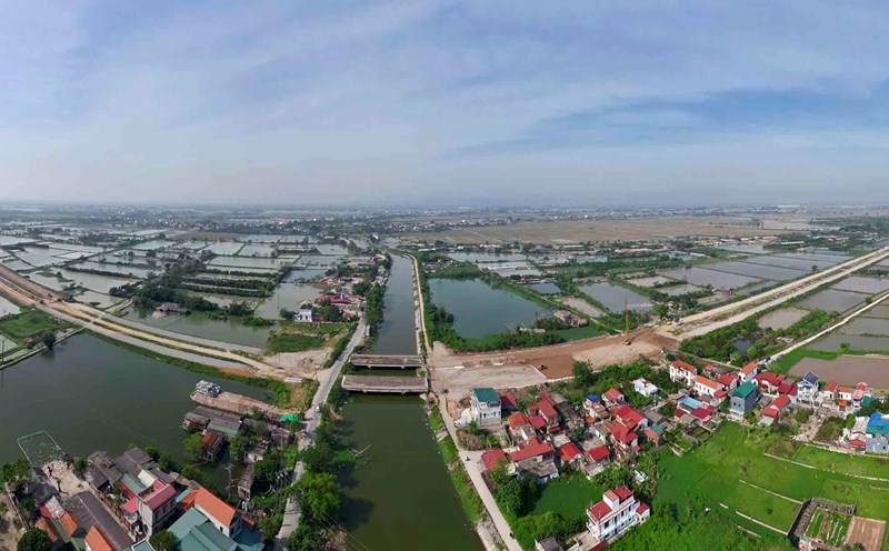The southern axis road of Hanoi passes through Hong Minh commune (Phu Xuyen district). Photo: Huu Chanh