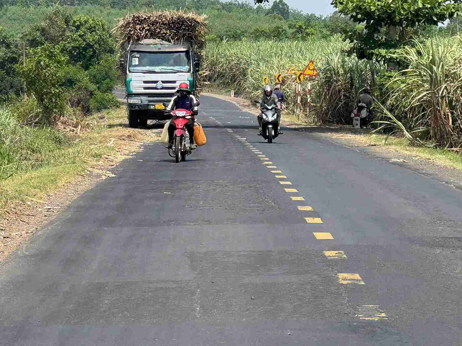 La carretera 29 que une las provincias de Da Nang y Fu Yen es estrecha, la densidad de movimiento de vehiculos es cada vez mayor. Imagen de la pagina web de la Universidad de Hong Kong