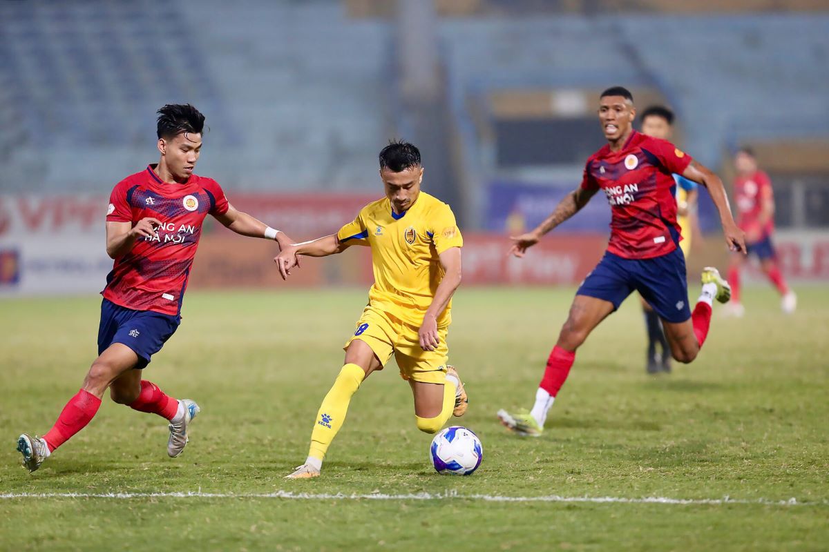 Hanoi Police are determined to defeat Quang Nam away. Photo: VPF
