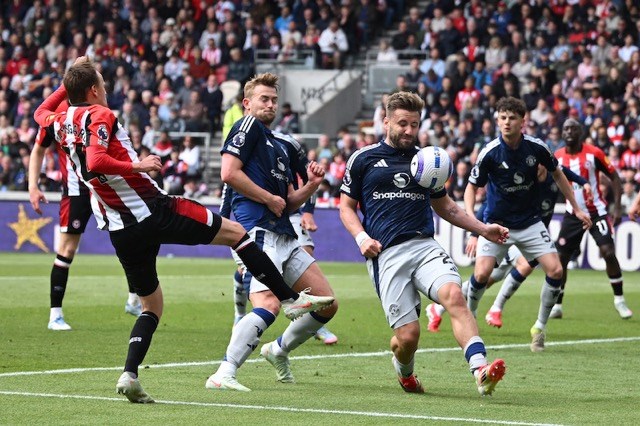 El United perdio por 3 a 4 en el estadio de Brentford. Imagen de AFP