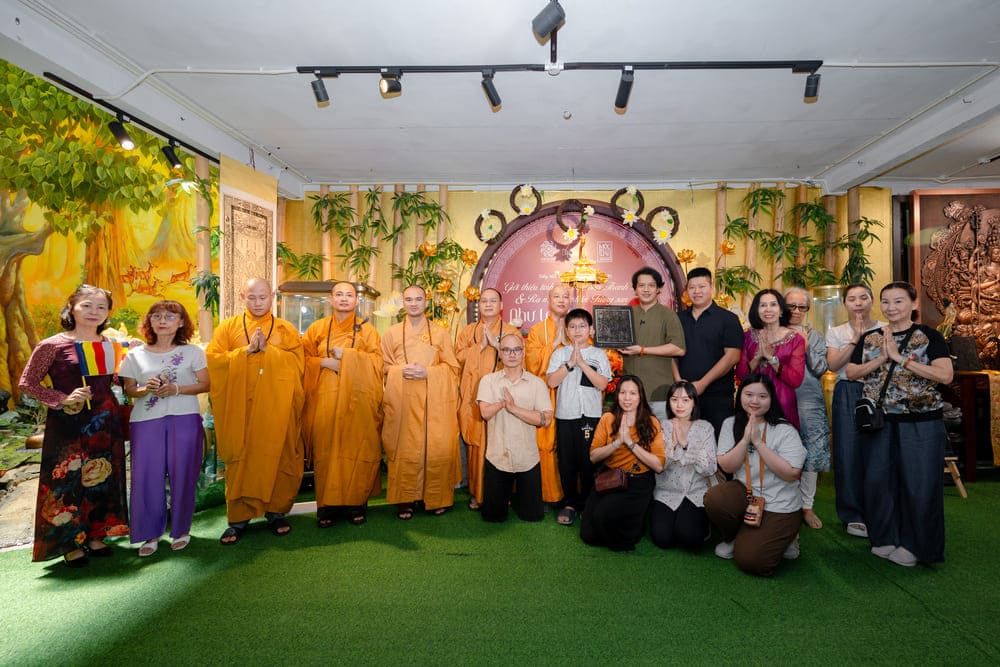 Dieu Tuong Am introduces Nha Lai - Ung Hien Do trees to celebrate the Vesak 2025 festival. Photo: An An