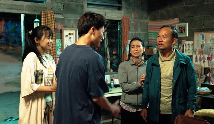 “Lat mat 8” dan mat suc hap dan voi khan gia Viet khi ra rap. Anh: Nha san xuat Lat mat