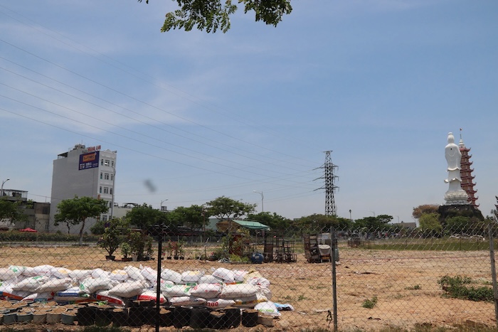 The plot of land next to Thien Vien Bo De, intersecting Nam Tran and Hoang Thi Loan streets (Da Nang city). Photo: Nguyen Linh
