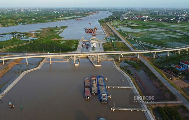 Toan canh kenh dao noi song Day - Ninh Co o Nam Dinh. Anh: Luong Ha