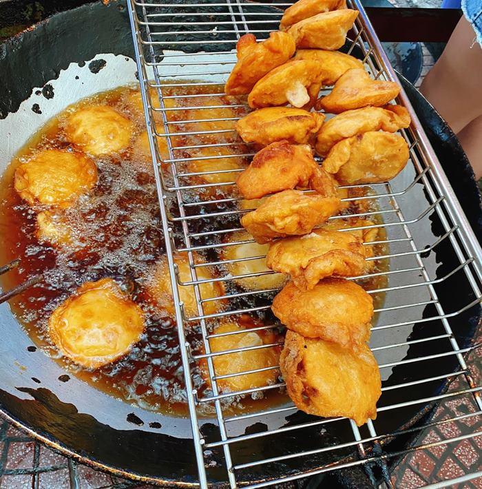 Vo banh ap chao vang ruom, deo quanh quyen voi vi beo bui cua nhan thit vit. Anh: Thu Hien