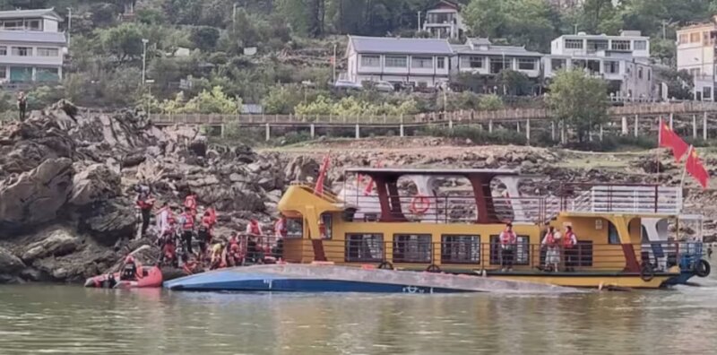 Se ha identificado un fuerte viento como la causa de la captura de numerosos barcos turisticos en China. Imagen de la agencia Xinhua