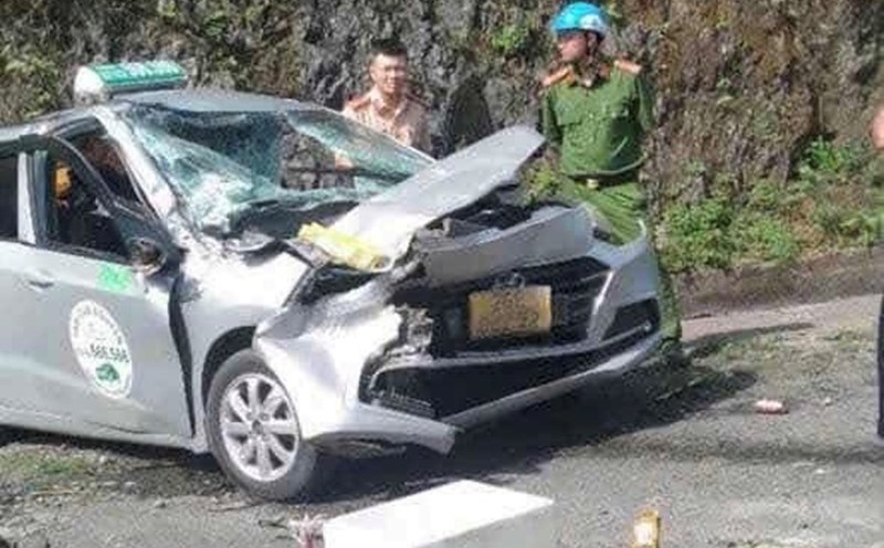 The scene of the accident on National Highway 6 that killed 1 person. Photo: Provided by the people
