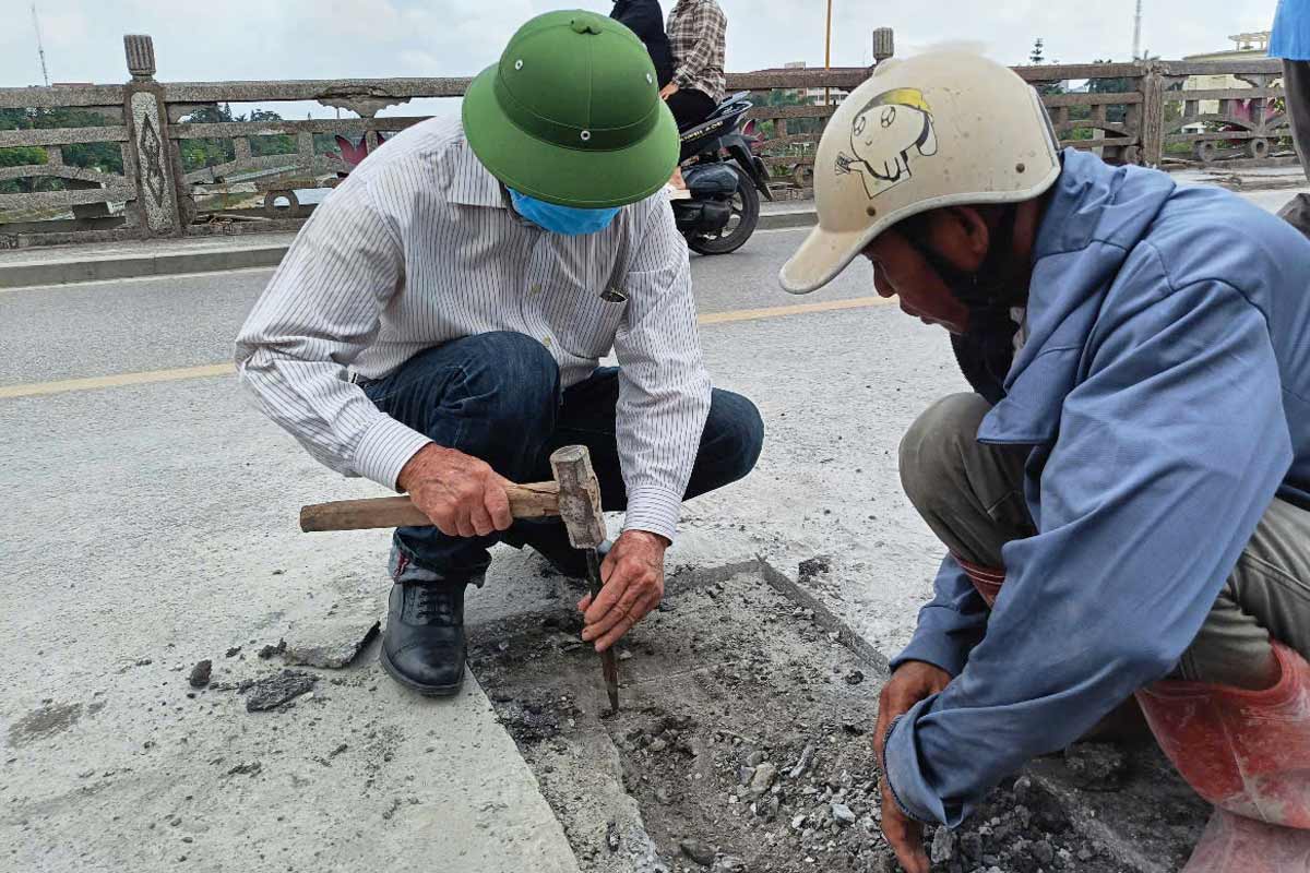 Survey the current status of Ka Long bridge, Mong Cai city to soon have a solution. Photo: Mong Cai Portal