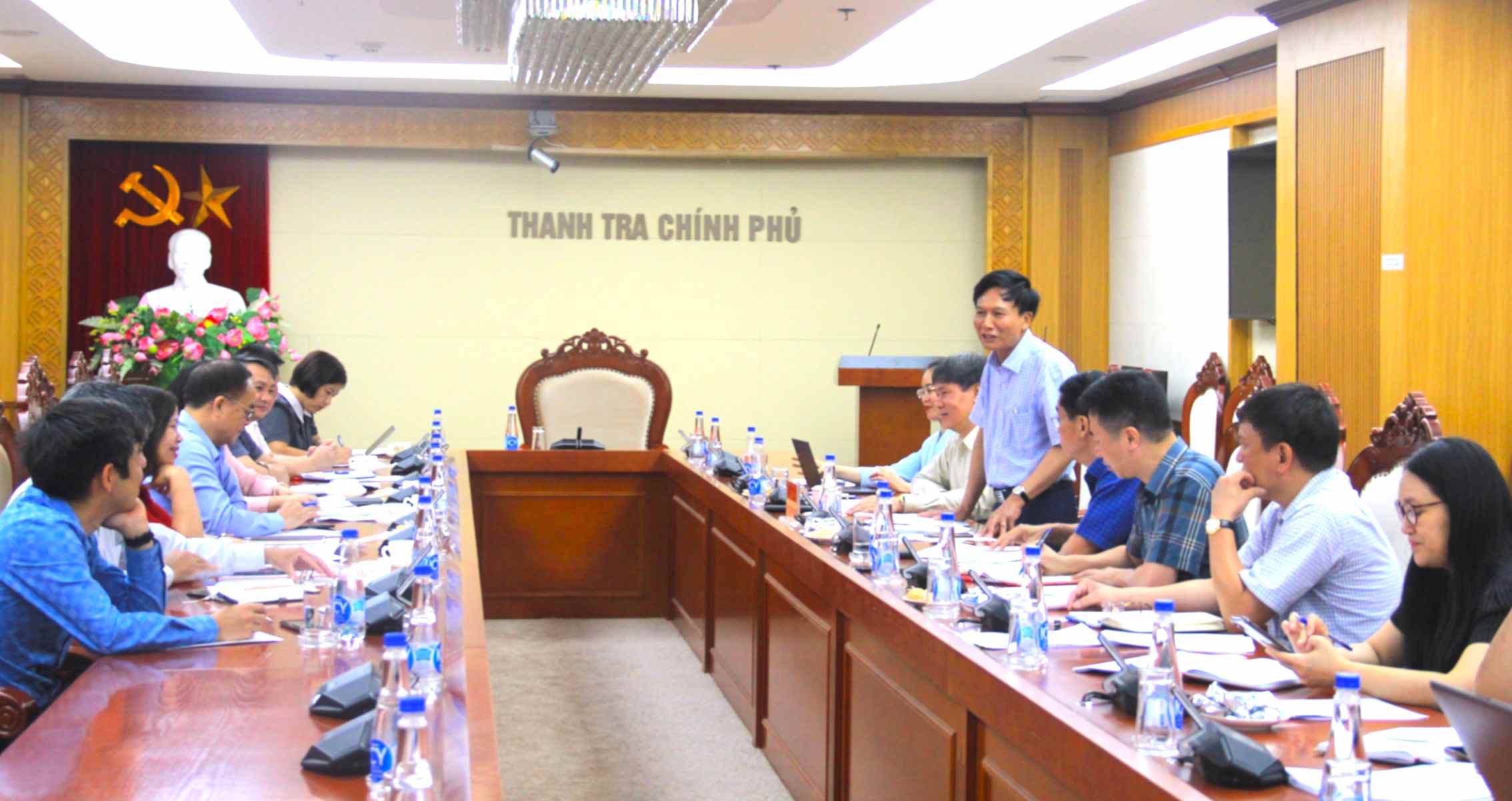 Los inspectores del gobierno trabajan con el Ministerio del Interior en la entrega y recepcion de los inspectores del Ministerio. Foto: Inspector del gobierno