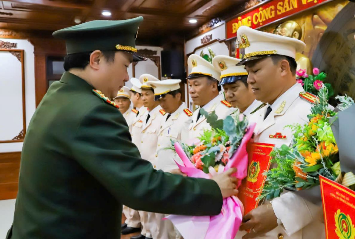 Police officers retire early. Photo: Lam Hong