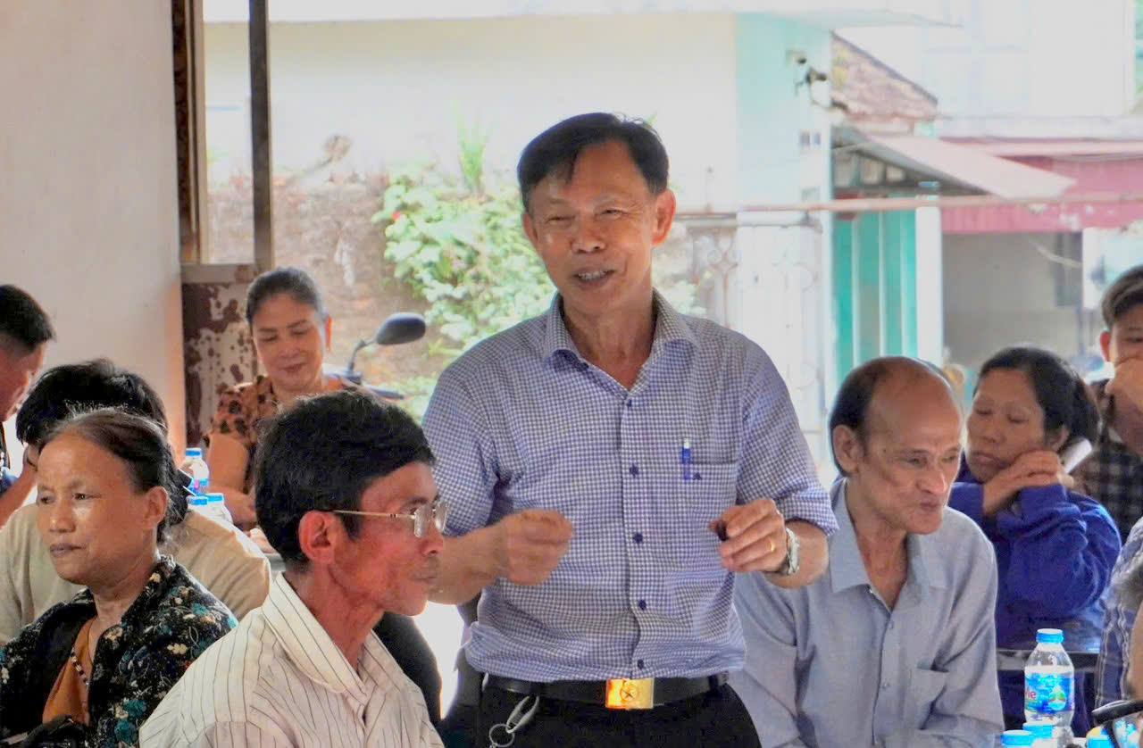 Nguoi dan xa Nam Son vui mung vi sap duoc nhan boi thuong theo phuong an moi. Anh: PV