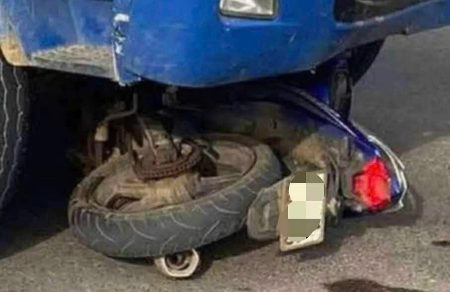 The motorbike was under the wheels of the car after the accident. Photo: Han Nguyen