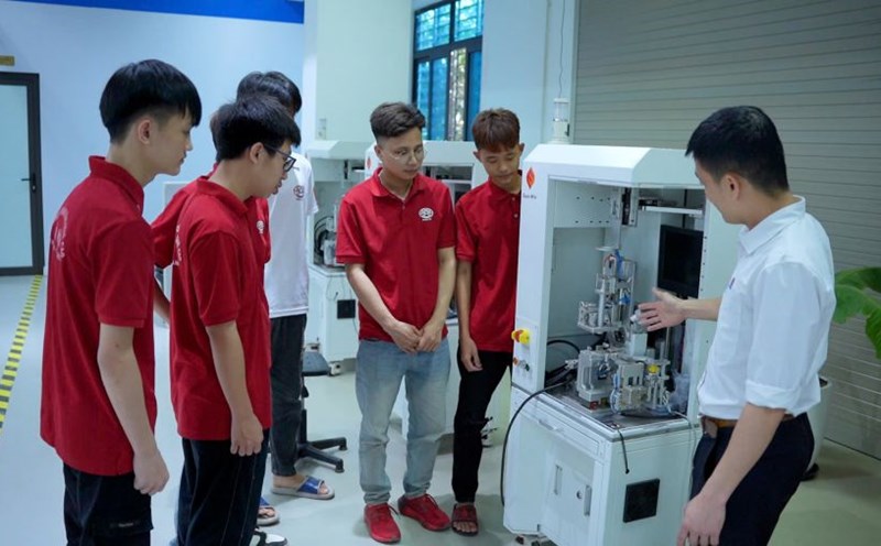 Experts advise candidates to have smart career choice strategies. Photo: Trang Ha