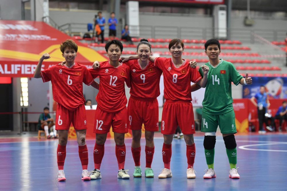 The Vietnam women's futsal team is facing a historic opportunity to win a ticket to the 2025 Women's Futsal World Cup. Photo: VFF