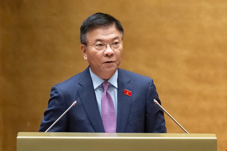 El viceprimer ministro Le Thanh Long presento el proyecto de ley de ciencia, tecnologia e innovacion. Imagen de Quochoi.vn