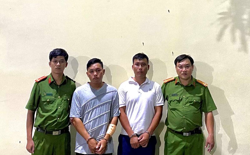 Ho Chi Minh City Police have arrested 2 subjects who robbed a gold shop in Hoc Mon district. Photo: Provided by the police