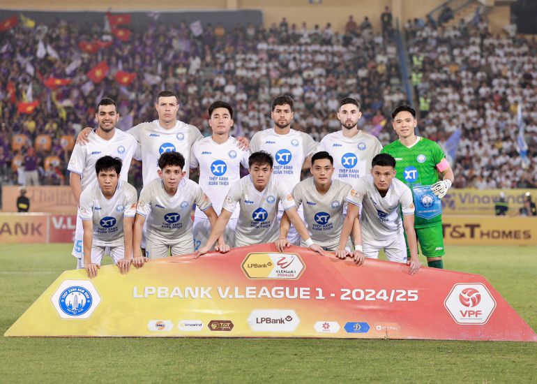 Nam Dinh continues to lead after 21 rounds of V.League 2024-2025. Photo: Nam Dinh FC