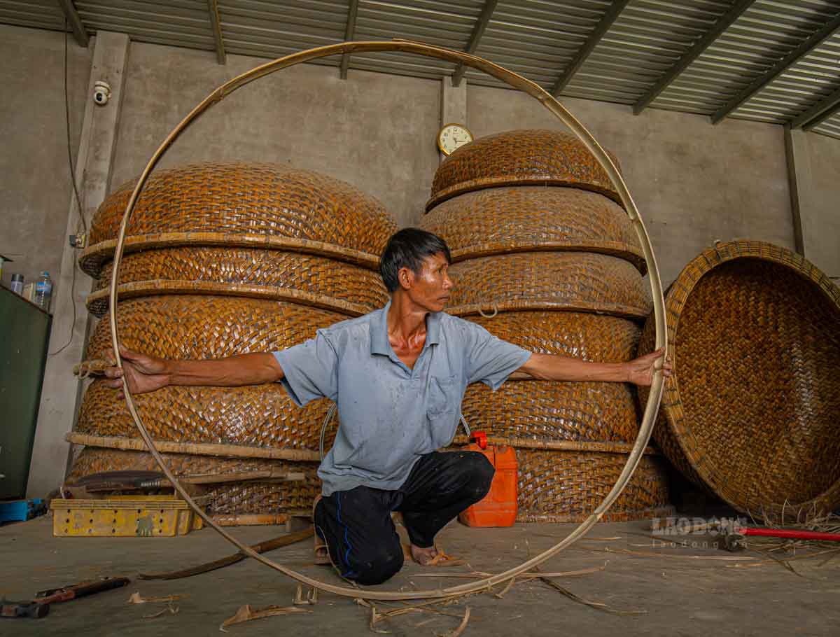 គ្រប់ជំហានក្នុងការធ្វើកន្ត្រក ចាប់ពីការជ្រើសរើសឬស្សី ពុះឬស្សី កោរឬស្សី រហូតដល់ត្បាញ រែង ជាដើម គឺធ្វើឡើងដោយដៃរបស់សិប្បករ។