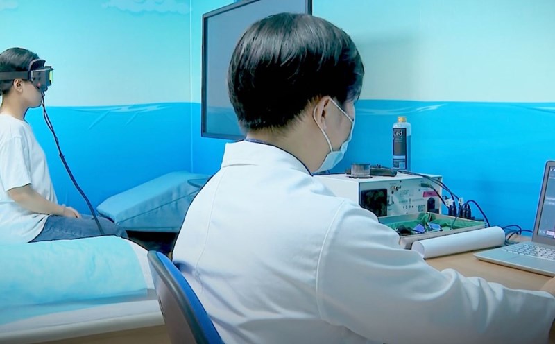 Applying AI to treat non-invasive vestibular disorders is highly safe. Photo: Provided by the hospital