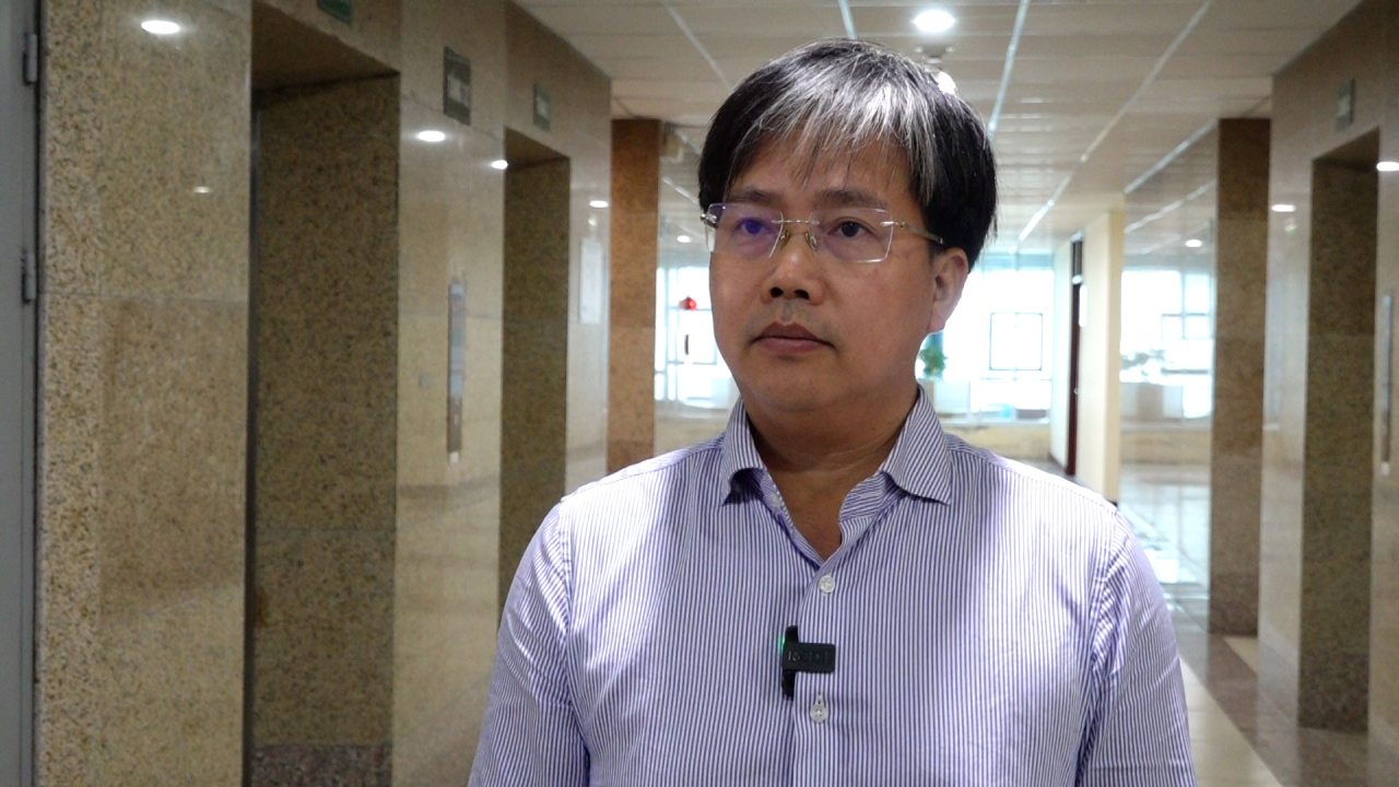 Ong Mai Van Khiem phan tich cong nghe du bao bao hien nay thuong du do tin cay truoc 3 - 5 ngay. Anh: An An