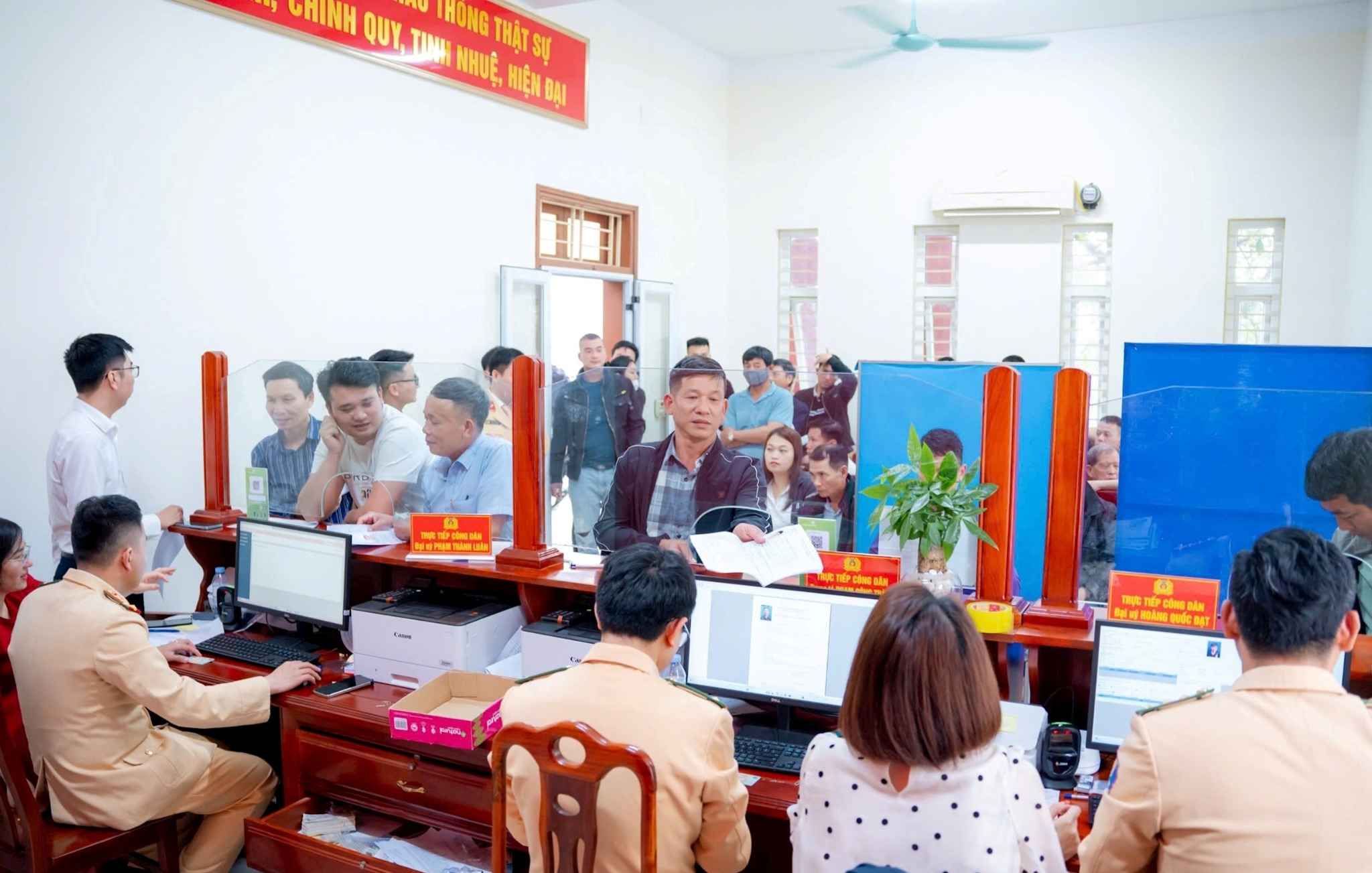 On May 8, Nghe An Provincial Police will organize the first driver's license exam after receiving a assignment from the transport sector. Photo: Ngoc Anh