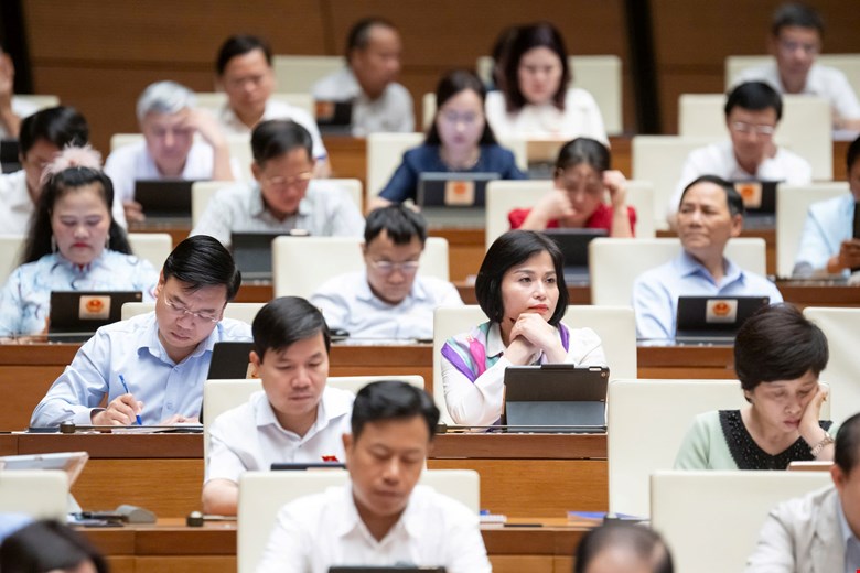 Nhiều Đại biểu Quốc hội đề nghị giao quyền tự chủ tuyển dụng cho ngành giáo dục. Ảnh: Quochoi.vn 