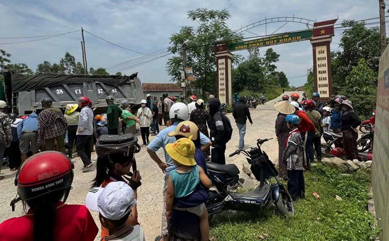 Scene of the accident in Phu Loc commune that injured and killed 2 students. Photo: Quang Phu.