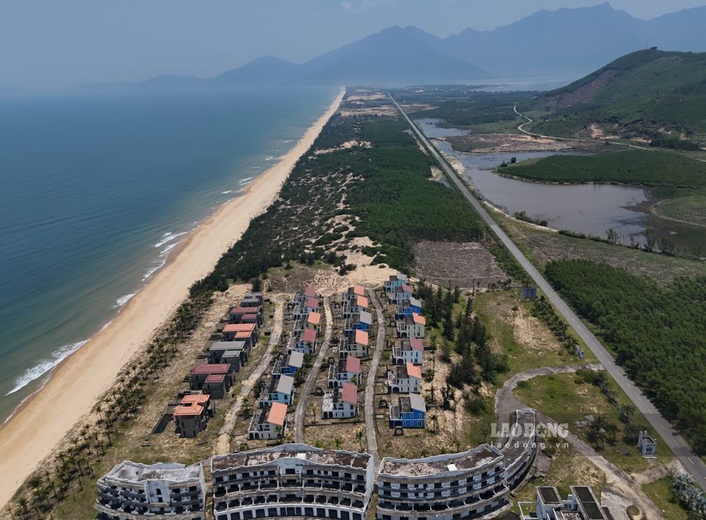 Toa lac tai bo bien xa Loc Vinh, huyen Phu Loc, TP Hue, du an Khu nghi duong Huyen thoai Dia Trung Hai duoc khoi cong tu thang 1.2016 voi tong muc dau tu hon 600 ti dong.