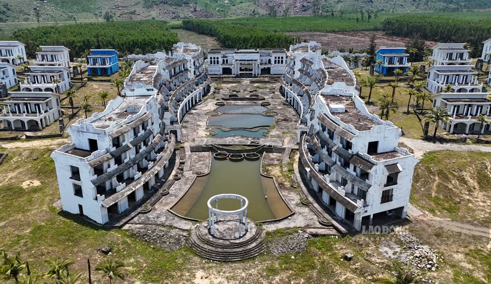 Theo Ban Quan ly khu kinh te, cong nghiep TP Hue, hien du an Khu nghi duong Huyen thoai Dia Trung Hai duoc UBND TP Hue cho chu truong de ngan hang to chuc dau gia tim nha dau tu moi chuyen nhuong du an theo dien tai san dam bao. Hien da to chuc thong bao, truong hop co nha dau tu quan tam thi se to chuc dau thau, con khong se thong bao lai.
