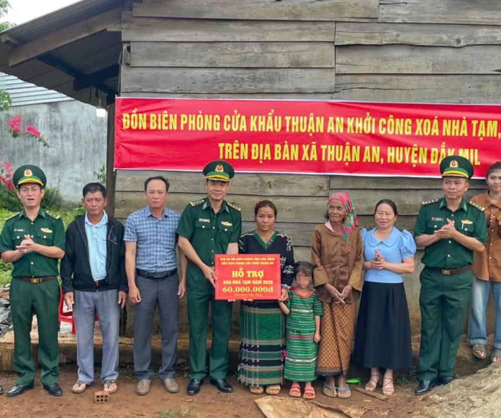 Financiar la ayuda para la eliminacion de las viviendas temporales para los residentes en situacion dificil. Imagen de Baul Lam