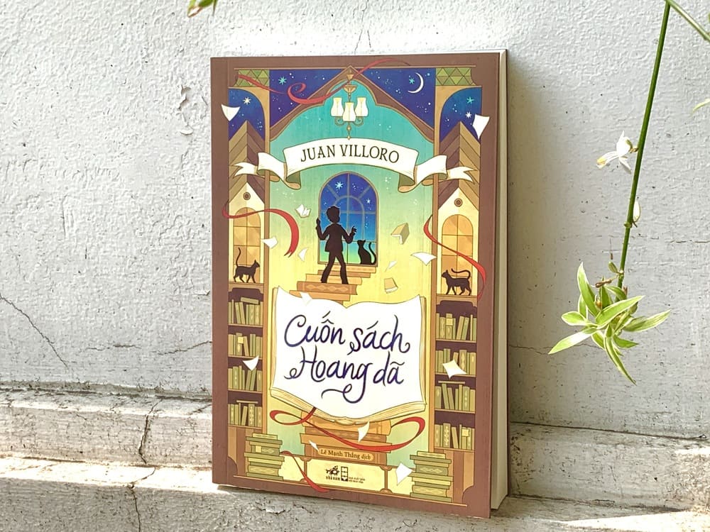 El "Libro de las flores salvajes" del autor Juan Villoro fue publicado oficialmente por la editorial de la Asociacion de Escritores para los lectores vietnamitas. Imagen de la NXB