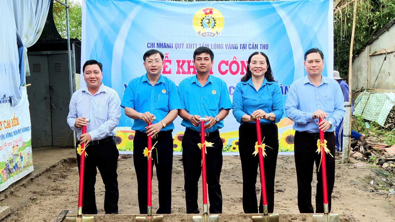 LĐLĐ huyện Thới Lai tổ chức Lễ khởi công xây dựng Mái ấm Công đoàn cho đoàn viên có hoàn cảnh khó khăn. Ảnh: LĐLĐ huyện Thới Lai