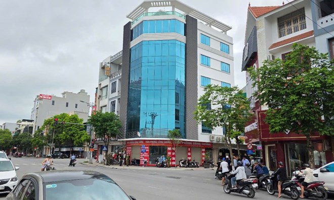 Cảnh sát khám xét khẩn cấp văn phòng công chứng lớn nhất Thái Bình