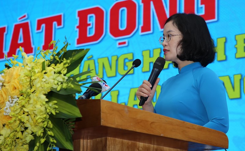 Chairwoman of the Quang Binh Provincial Federation of Labor Dinh Thi Ngoc Lan spoke at the ceremony. Photo: Cong Sang