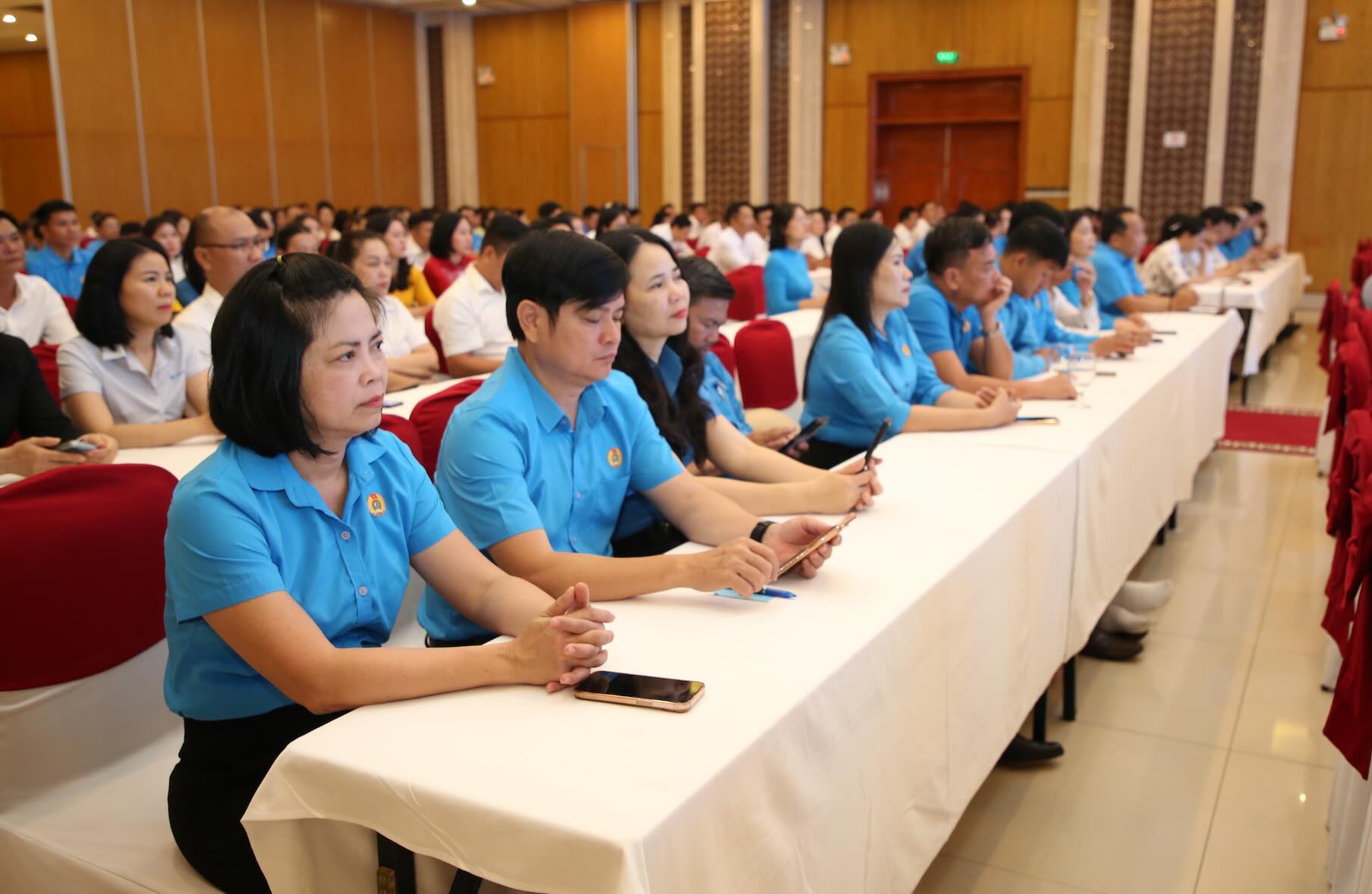 Các đại biểu tham dự lễ phát động Tháng Công nhân và Tháng hành động về An toàn, vệ sinh lao động năm 2025. Ảnh: Công Sáng