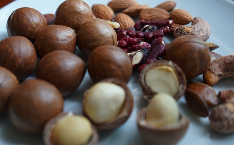 Nuts are rich in fiber, which supports weight loss. Photo: Thanh Thanh