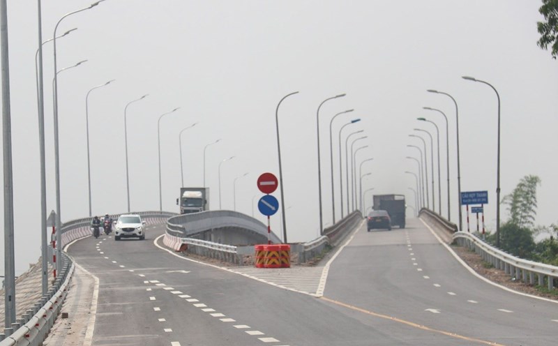 Hop Thanh 2 Bridge (left) opened to traffic on the morning of April 29. Photo: Hai Duong Provincial Information Center