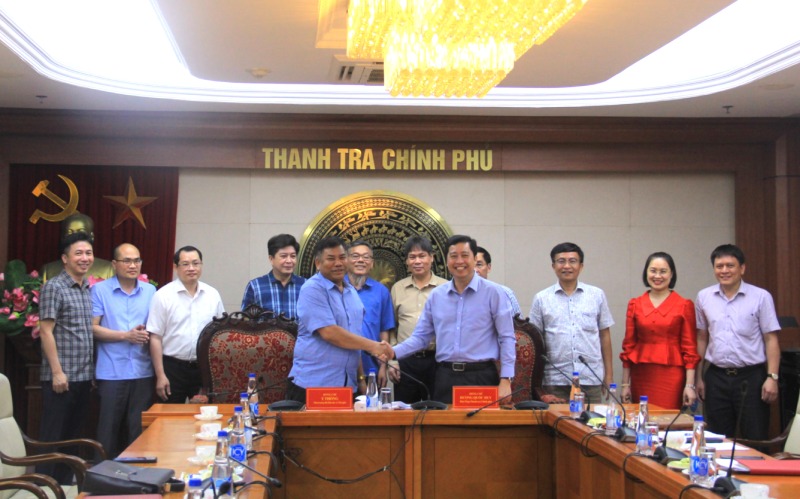 The Ministry of Ethnic Minorities and Religions hands over the Ministry Inspectorate to the Government Inspectorate. Photo: Government Inspectorate