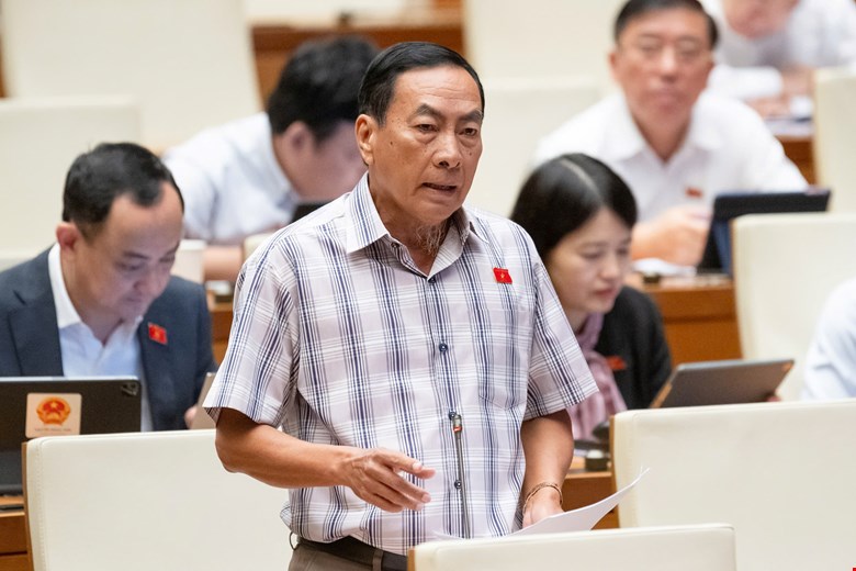 Dai bieu Pham Van Hoa - Doan Dai bieu Quoc hoi tinh Dong Thap ung ho chinh sach nghi huu som doi voi giao vien mam non. Anh: Quochoi.vn