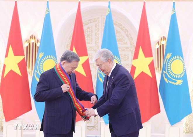 Tổng Bí thư Tô Lâm nhận Huân chương Hữu nghị Dostyk hạng nhất của Kazakhstan