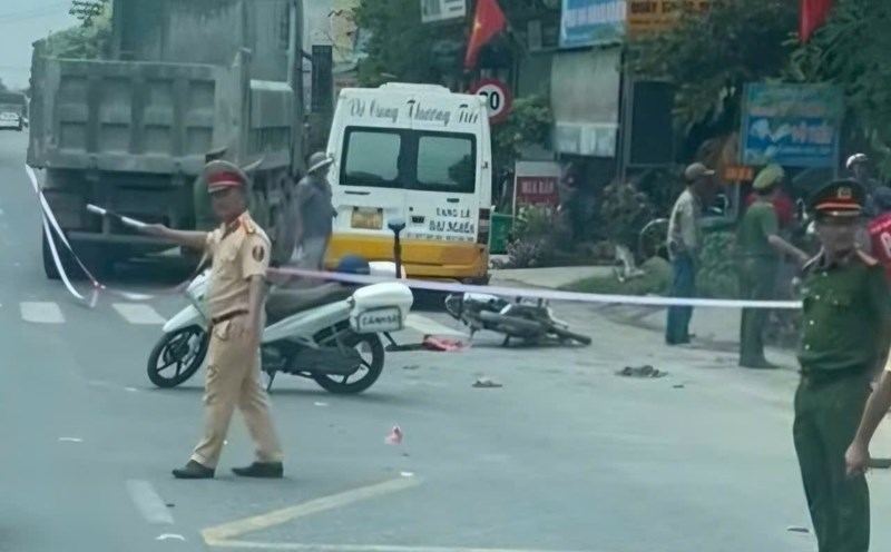 The scene of the traffic accident that killed 2 grandmothers and grandchildren in Ninh Binh. Photo: Nguyen Truong