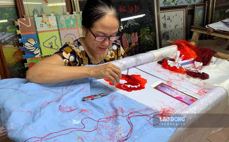 Traditional embroidery in Minh Lang commune. Photo: Ha Vi