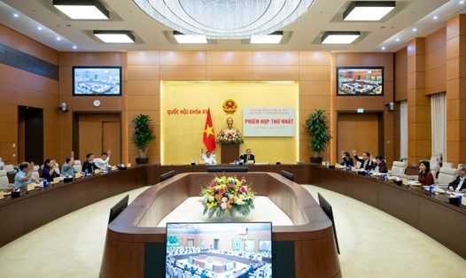 Phiên họp thứ nhất của Ủy ban dự thảo sửa đổi, bổ sung một số điều của Hiến pháp năm 2013. Ảnh: VPQH
