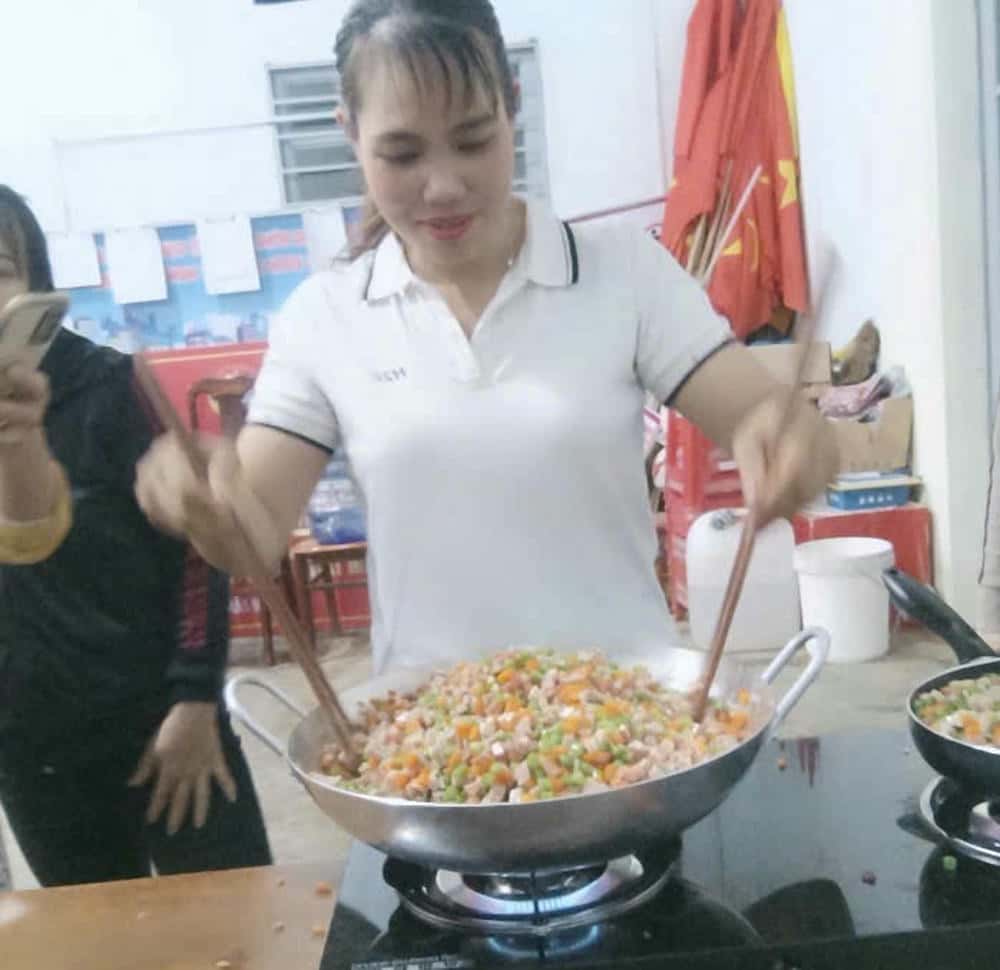 Học viên được dạy nấu ăn để tăng thêm cơ hội kiếm việc làm. Ảnh: Thanh Tuấn 