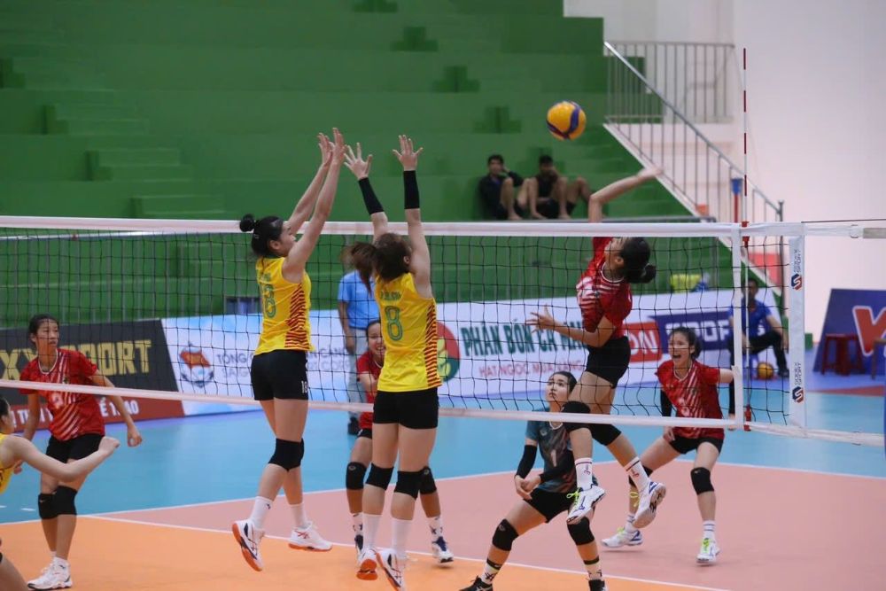 El equipo de futbol de la Republica Democratica del Norte (oro) gano a la ciudad de Hubei en el dia 6.5 del campeonato nacional de futbol juvenil 2025. Imagen de la pagina de Facebook de la ciudad