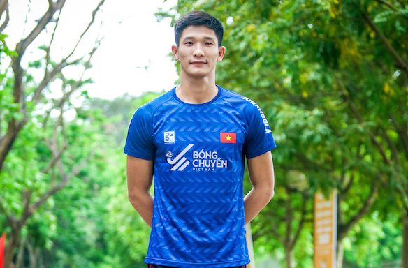 Doi chuyen Pham Quoc Du trong mau ao tuyen bong chuyen nam Viet Nam. Anh: Bong chuyen Viet Nam