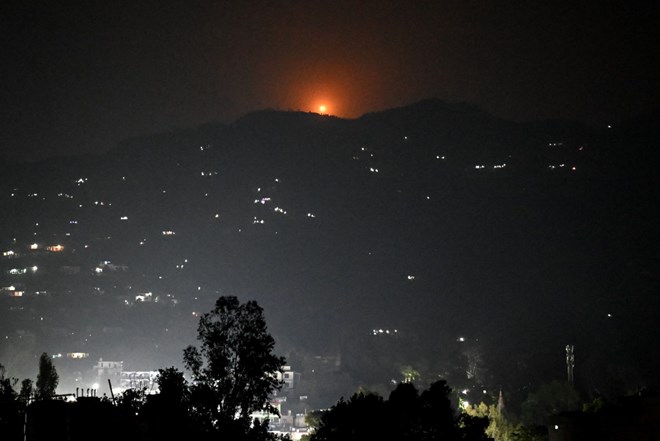 Ấn Độ không kích, Pakistan đáp trả dữ dội